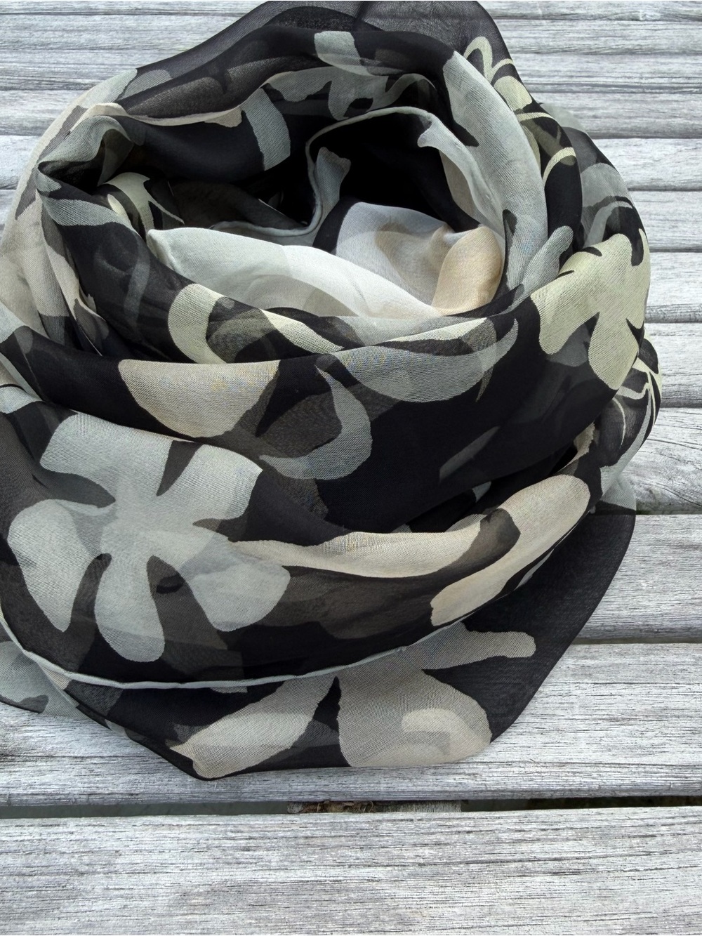 Giorgio Armani Le Collezioni ivory/black Sheer Scarf / Berdgorf Goodman